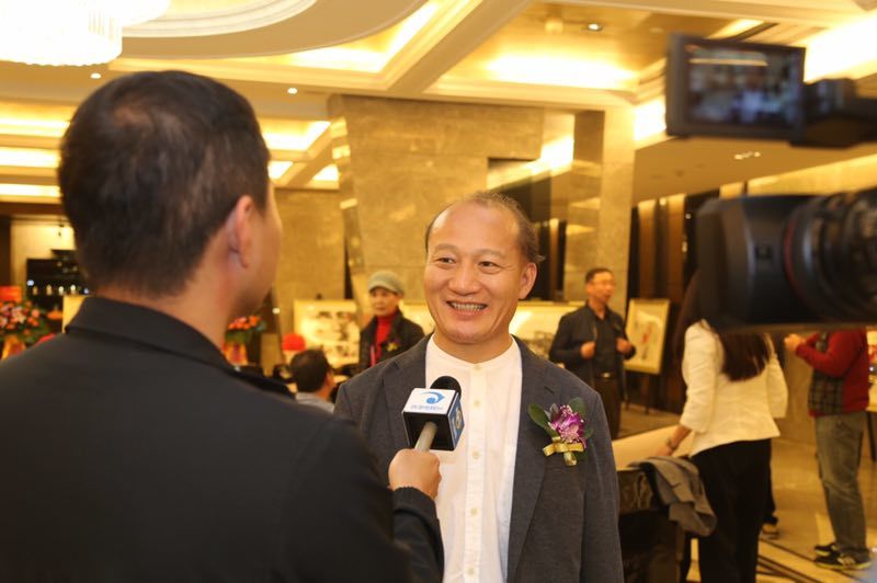 中铁凤凰谷吉光凤羽丁保成国画迎春展珠海电视台现场采访