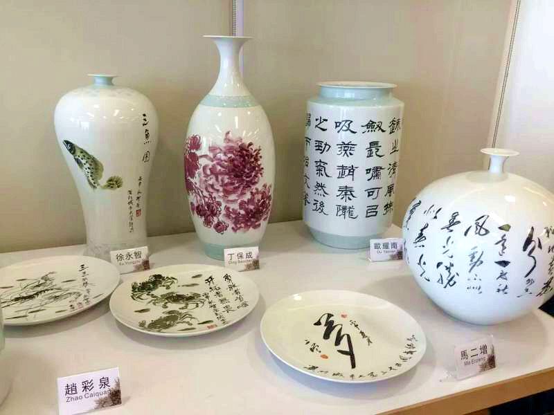 2016年为澳门城市大学作牡丹瓷器馆藏作品